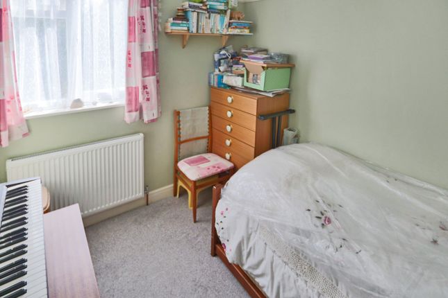 Terraced house for sale in The Glade, Coulsdon