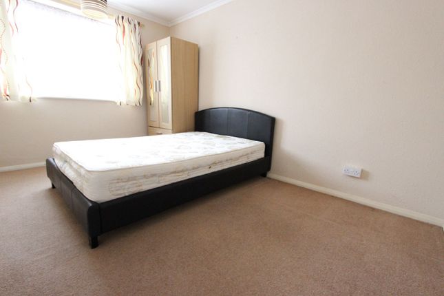 66, Bramley Close, Southgate photo 5