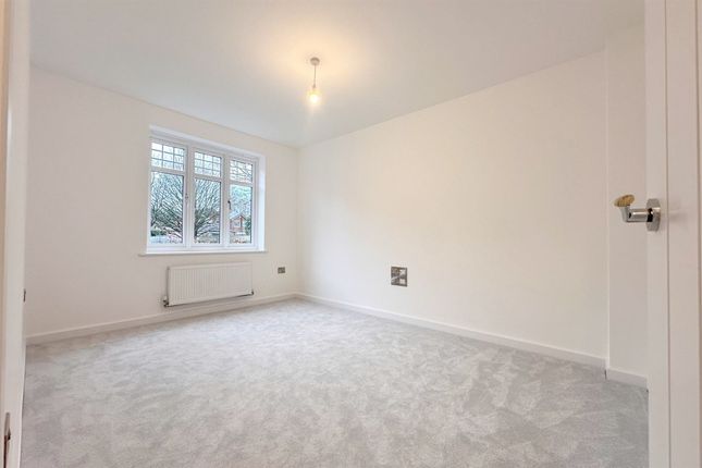 8 Brocklehurst Crescent, Stockport photo 3