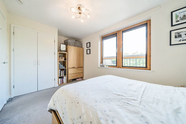Flat 22, Lido House, Northfield Avenue, LONDON photo 3
