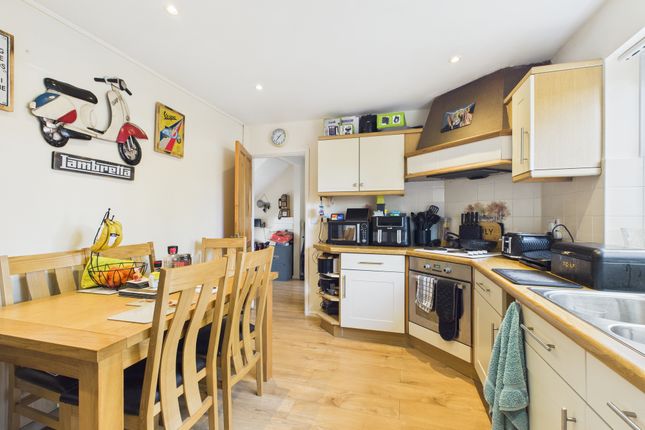 1, Willow Close, Bridgwater photo 2