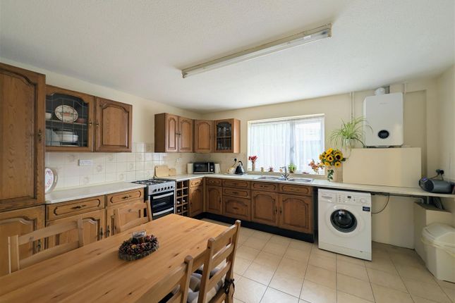 13, Eliot Close, Gloucester photo 3