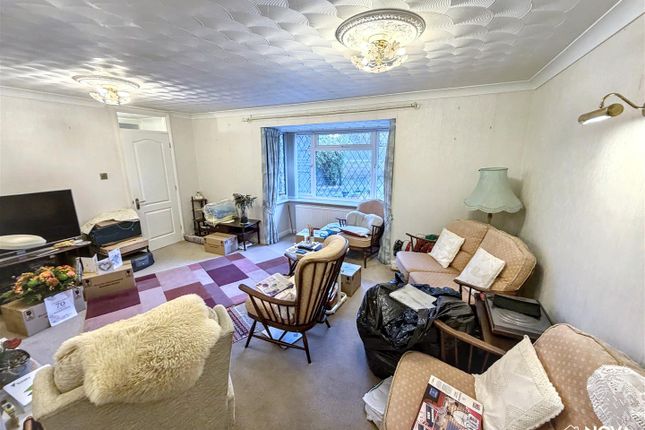 2, Dahlia Close, Luton photo 2
