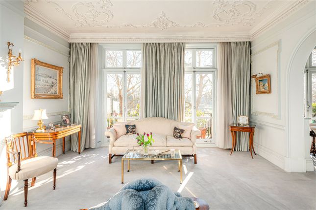 Flat for sale in Hyde Park Place, London