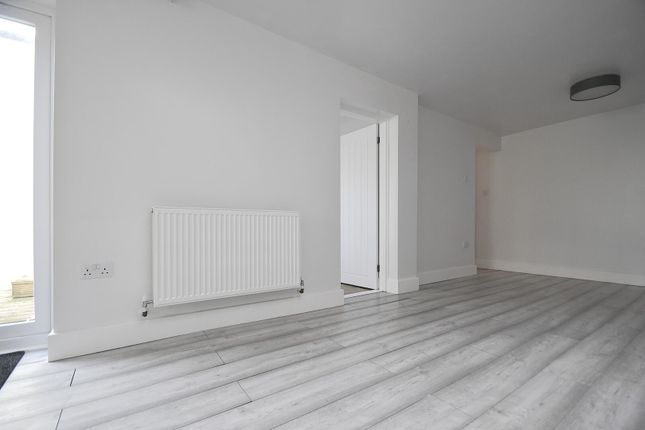 15 St Barbara, Monks Lane, Freshwater photo 5