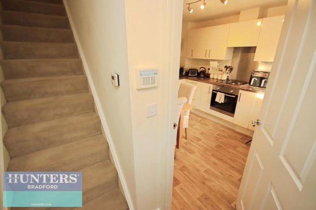 21, Meadow Bank, Bradford photo 2