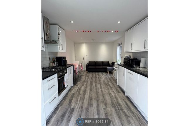 B Pemberton Road, London photo 5