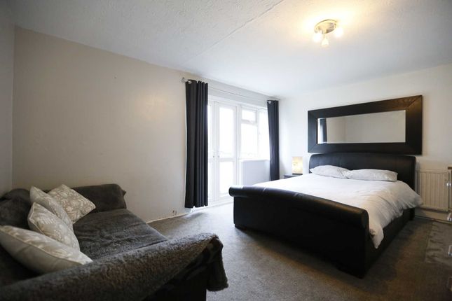 Thumbnail Flat for sale in Brading Crescent, London