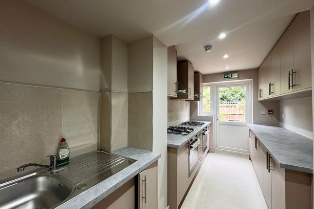 17 Old Farm Road, West Drayton photo 2