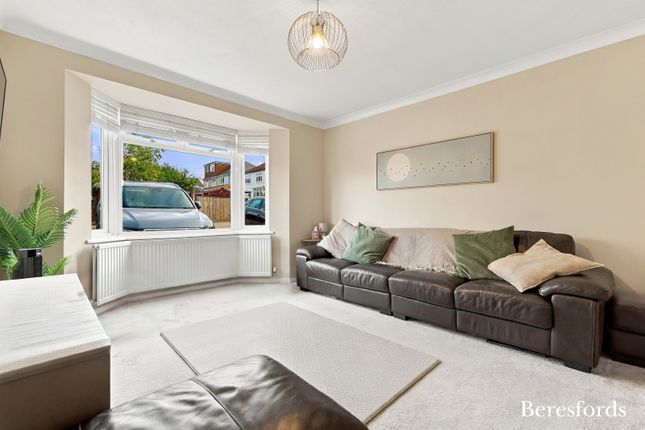 12, Edwards Way, Brentwood photo 2