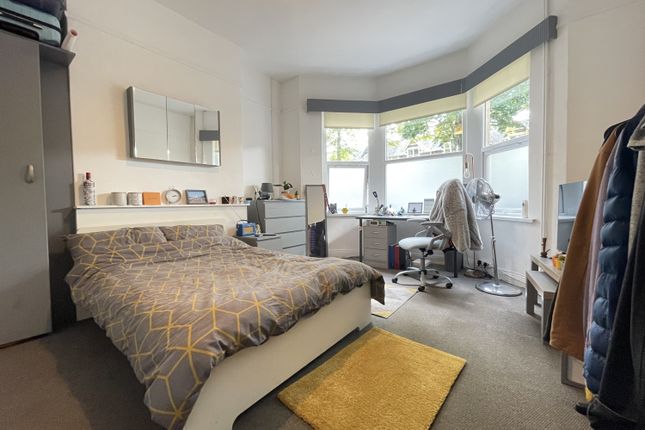 19, Llanbleddian Gardens, Cardiff photo 3