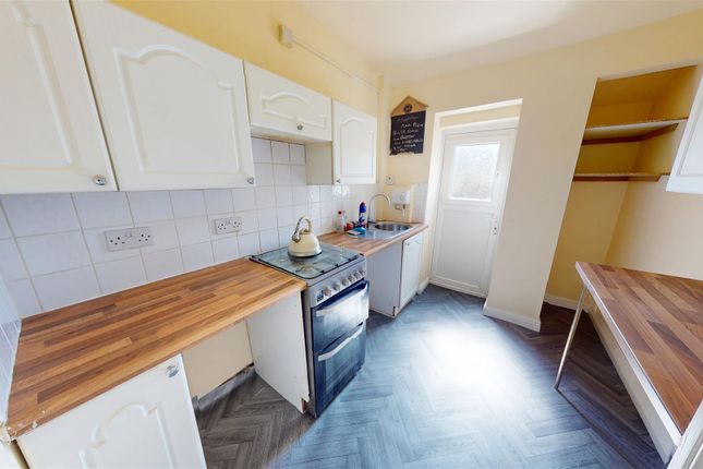 41, Reevy Road, Bradford photo 3