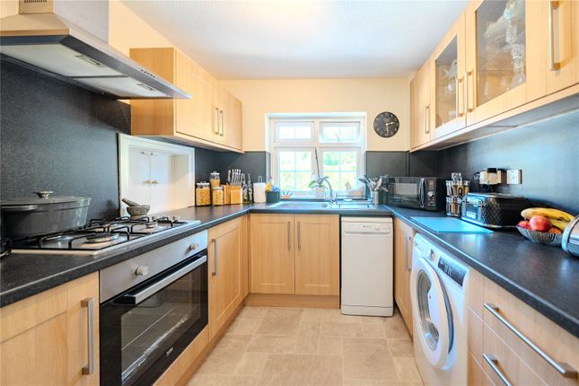 29, Glendower Park, West Yorkshire photo 4