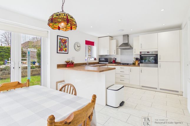 32, Woodlands Avenue, Rowlands Castle photo 3