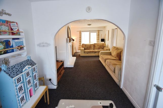 20, Creskeld Way, Bradford photo 3
