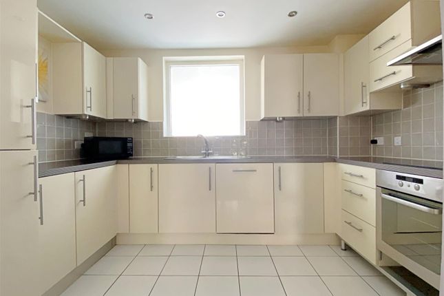 Thumbnail Flat to rent in Fenchurch Walk, Brighton