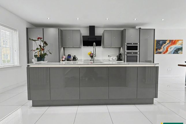16, Howards Way, Northampton photo 4