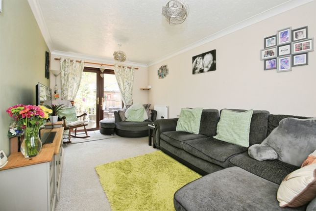 21, Station Road, Peterborough photo 2