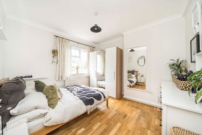 Flat 9, Merton House, Merton Road, London photo 4