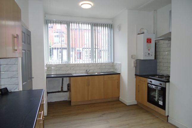 14, Cross Flatts Drive, Leeds photo 5