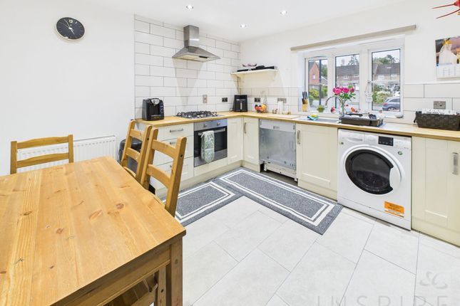 22 Kelmscott Rise, Crawley photo 4
