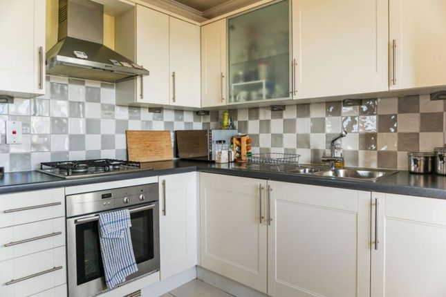 Flat 2, 14 Saddlers Mews,, Spratling Lane, Manston photo 4