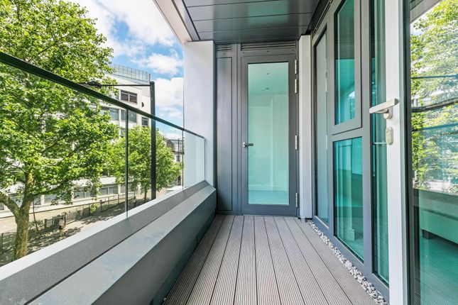 Apartment, Sovereign Court, London photo 2