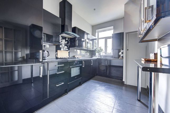 Flat for sale in North End Road, Fulham Broadway, London