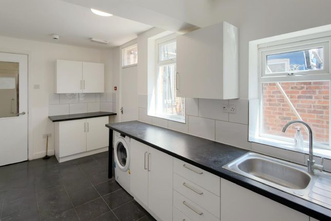 Evans, 15, Grandale Street, Manchester photo 4