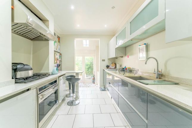 11, Winscombe Crescent, London photo 4
