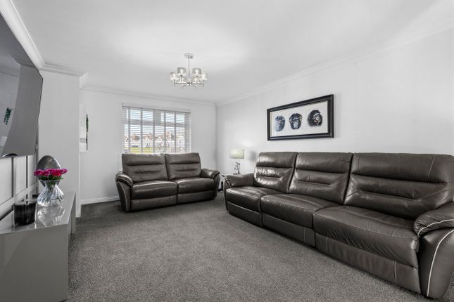 2, Kirkland Close, Darvel photo 2
