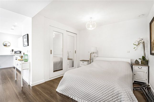 7, Higham House East, 100, Carnwath Road, London photo 4