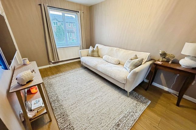 10 Perivale Way, Stourbridge photo 3