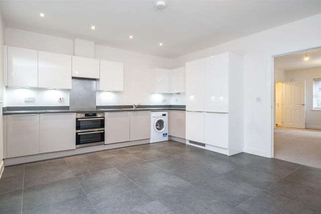 Town house for sale in Autumn Way, West Drayton