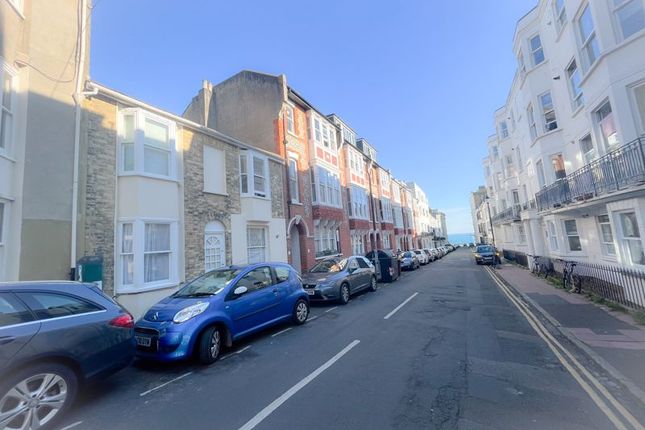 Flat to rent in Burlington Street, Brighton