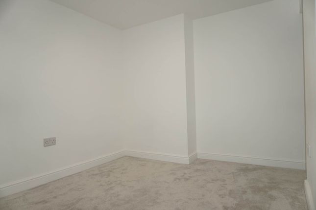 127, Uxbridge Road, London photo 2