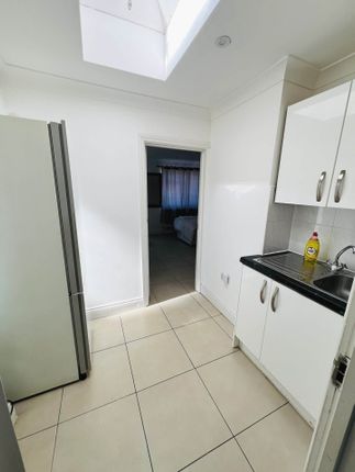 60, Hitherbroom Road, Hayes photo 4