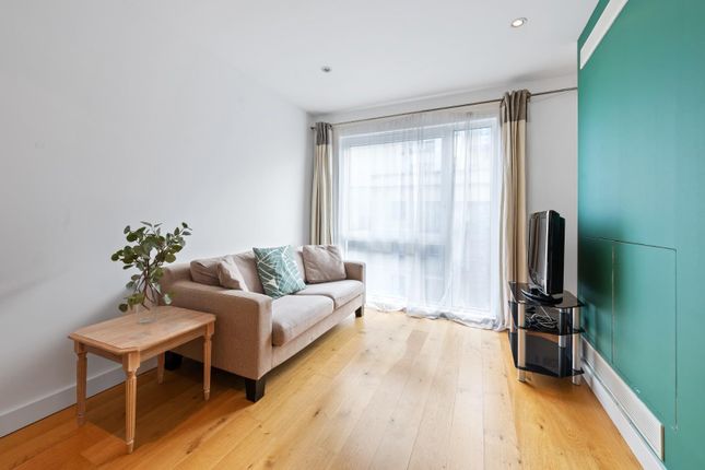 Flat to rent in Gillingham Street, London