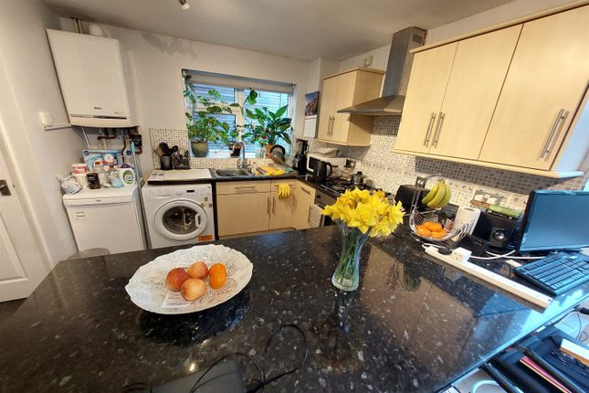 Semi-detached house to rent in Headingham Close, Ipswich