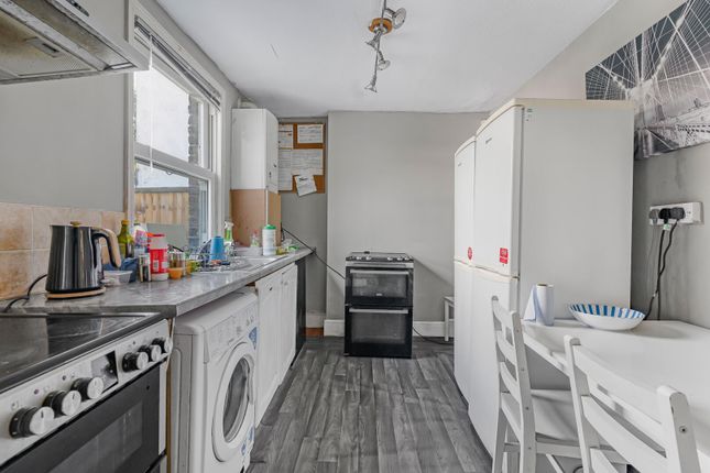 42, William Road, Sutton photo 4