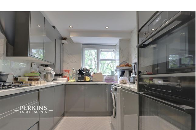 14, Whittle Close, Southall photo 2