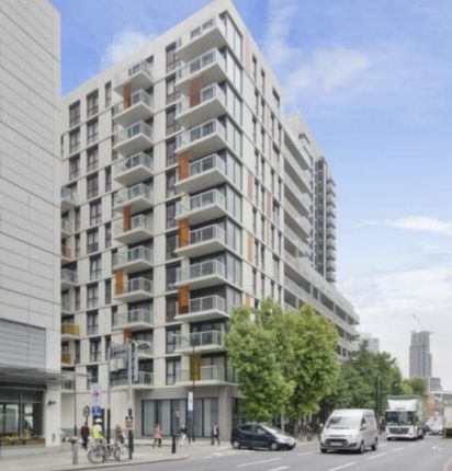 Flat to rent in Kensington Apartments Cityscape, 11 Commercial Street, Aldgate, London