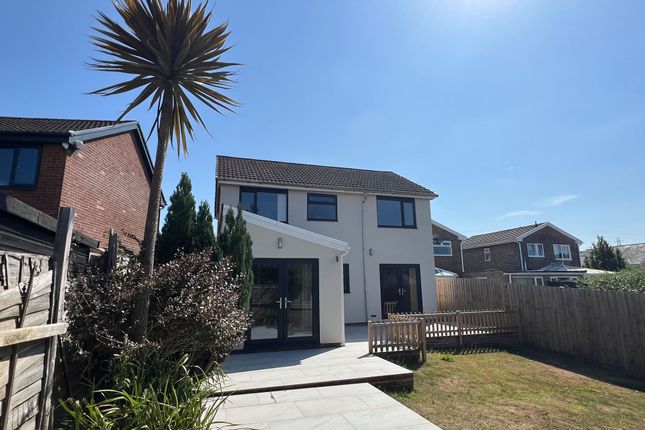 14 Castle Meadows, Bridgend photo 2