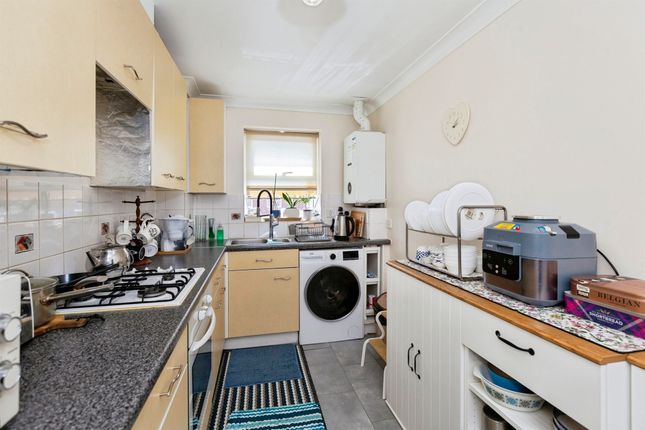 55, Blunden Drive, SLOUGH photo 4
