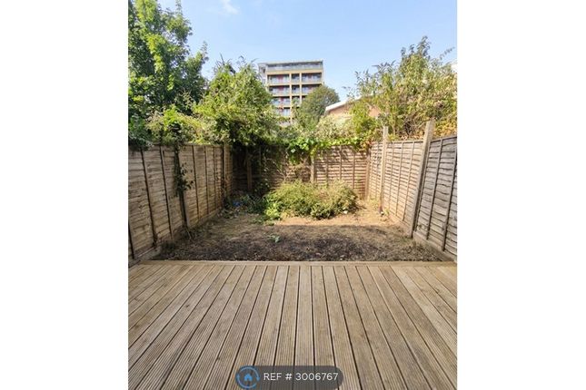 Flat, Ayerst Court Beaumont Road, London photo 3