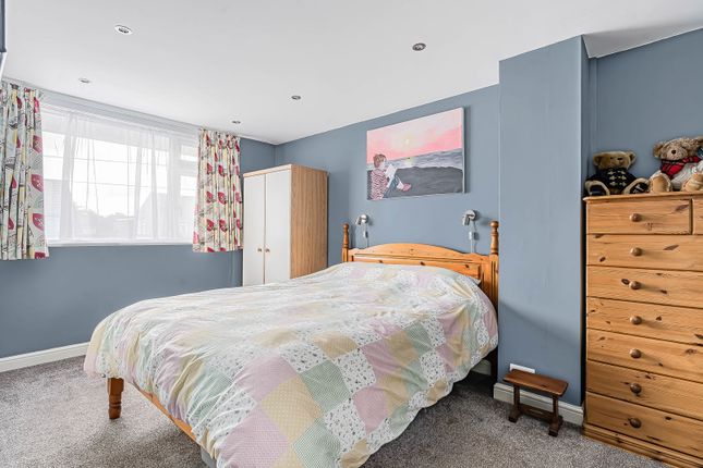 26, Stratton Road, Surrey photo 4