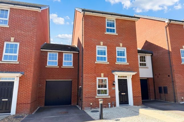 4-bed house on 25 Penrhyn Way, Grantham, £300,000