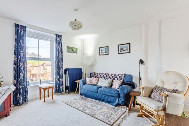Flat 3, 20-22, Victoria Grove, Bridport photo 2