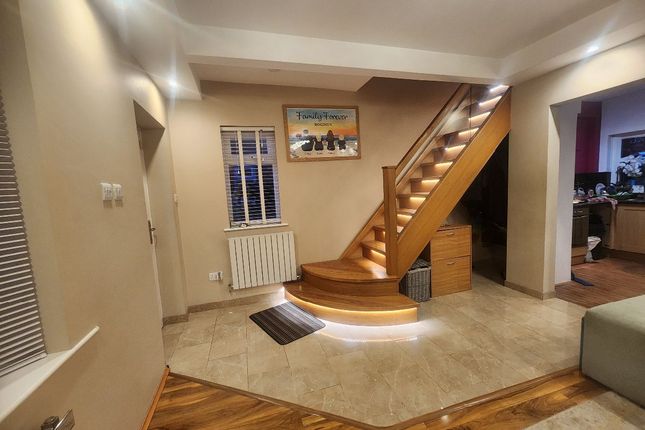 66 Greenfold Avenue, Bolton photo 2