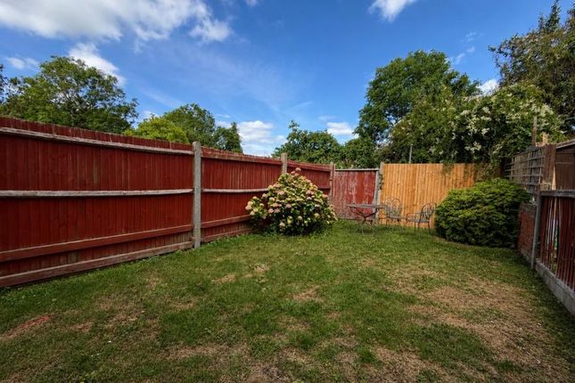 31, Hawkins Close, Harrow photo 3
